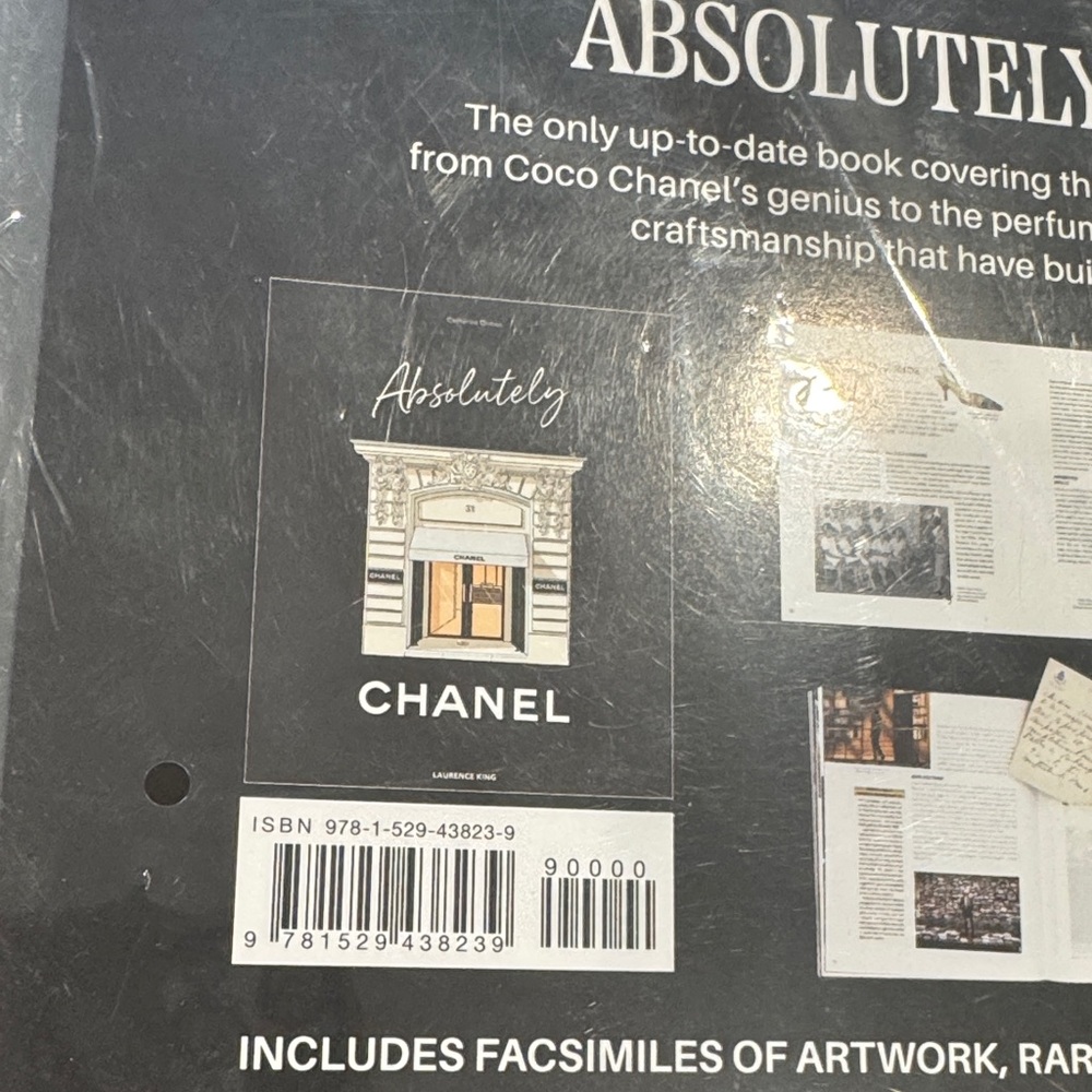 CHANEL Absolutely Coffee Table Book with Black and White Cover - Catherine Örmen - Picture 3 of 10